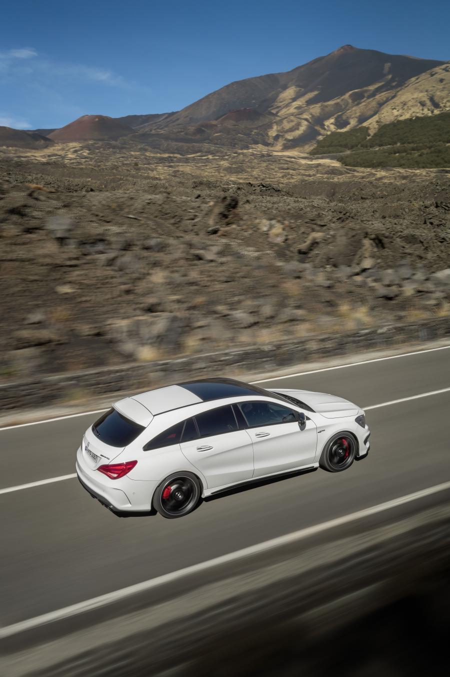  Mercedes-AMG CLA45 Shooting Brake 2015 года  (фото 3 из 32)